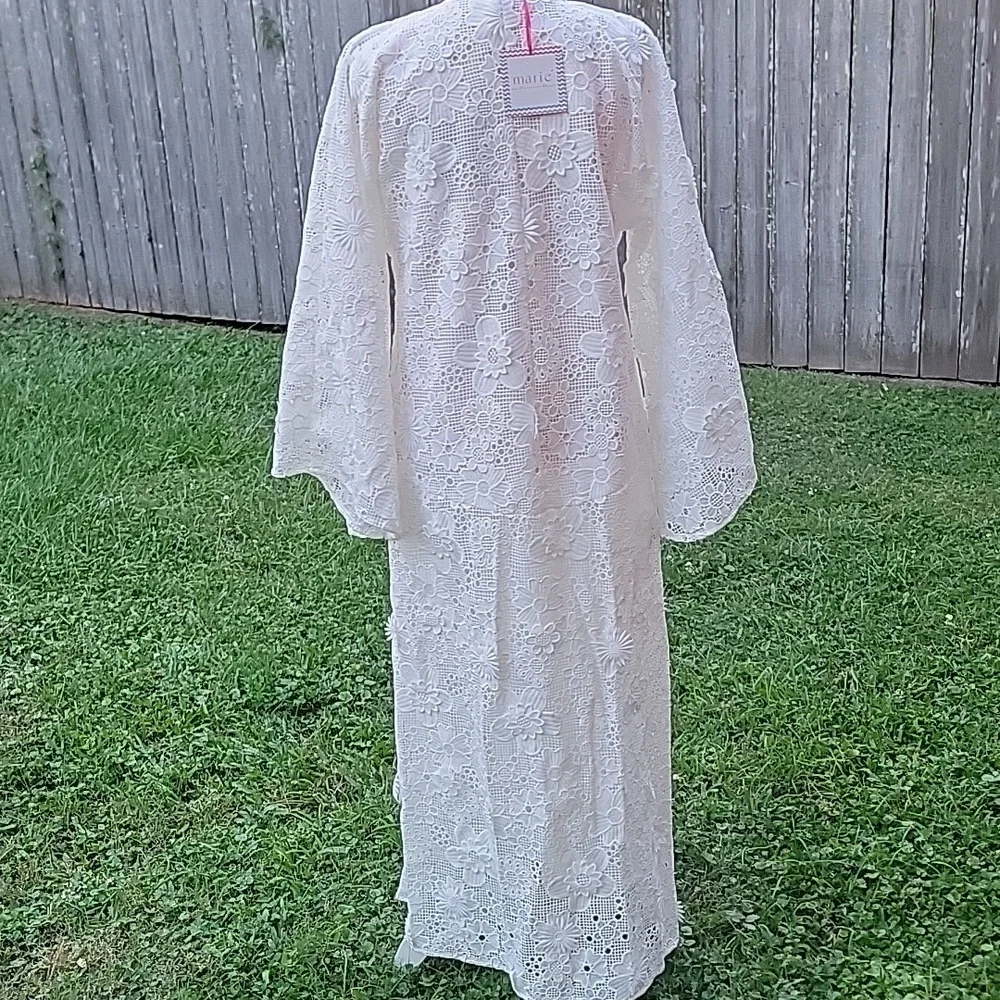 Resort White Lace Dress With Floral Applique - Picture 7 of 9